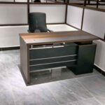 Office desk with lockable drawers