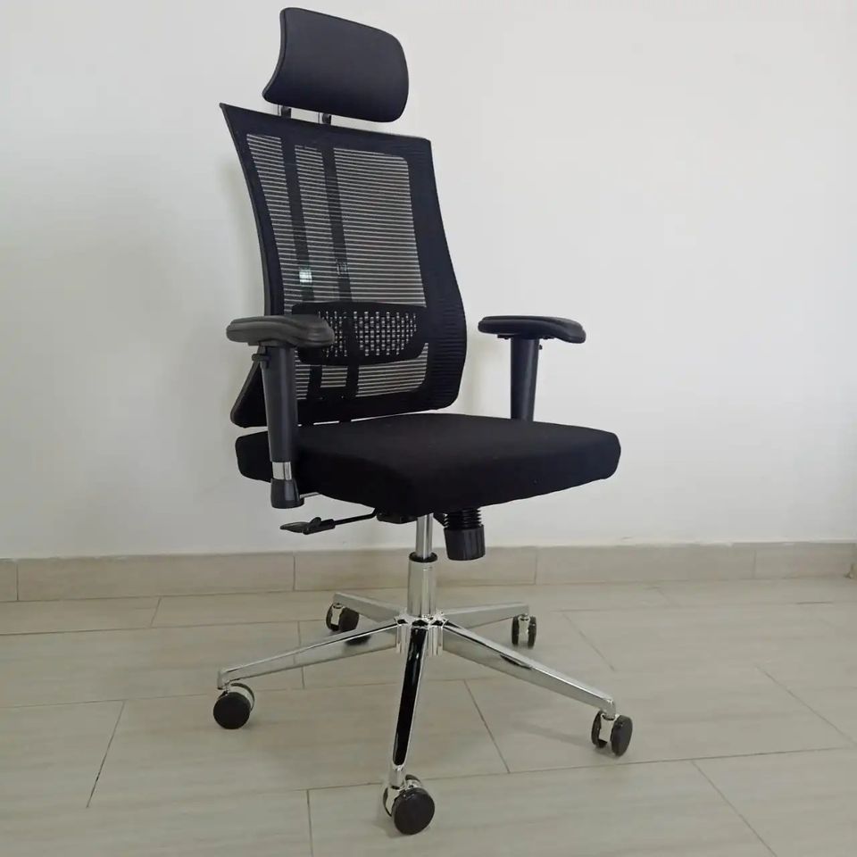 402660851_732707085545813_3683591910213412409_n.jpg Orthopedic mesh-back office seat - Image 1
