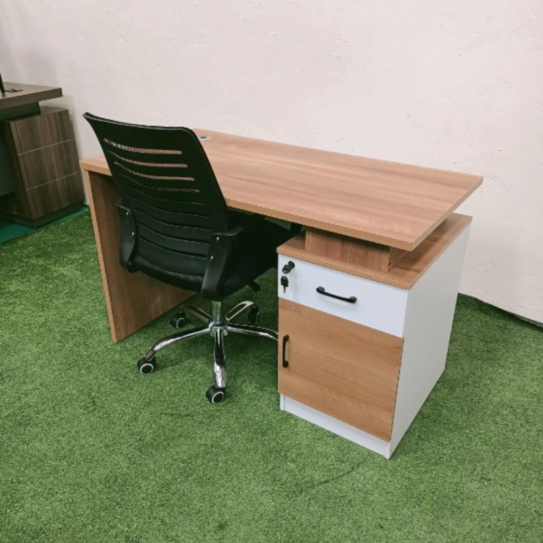 WhatsApp-Image-2024-01-16-at-01.28.14-2.jpeg 1400mm executive office desk - Image 1